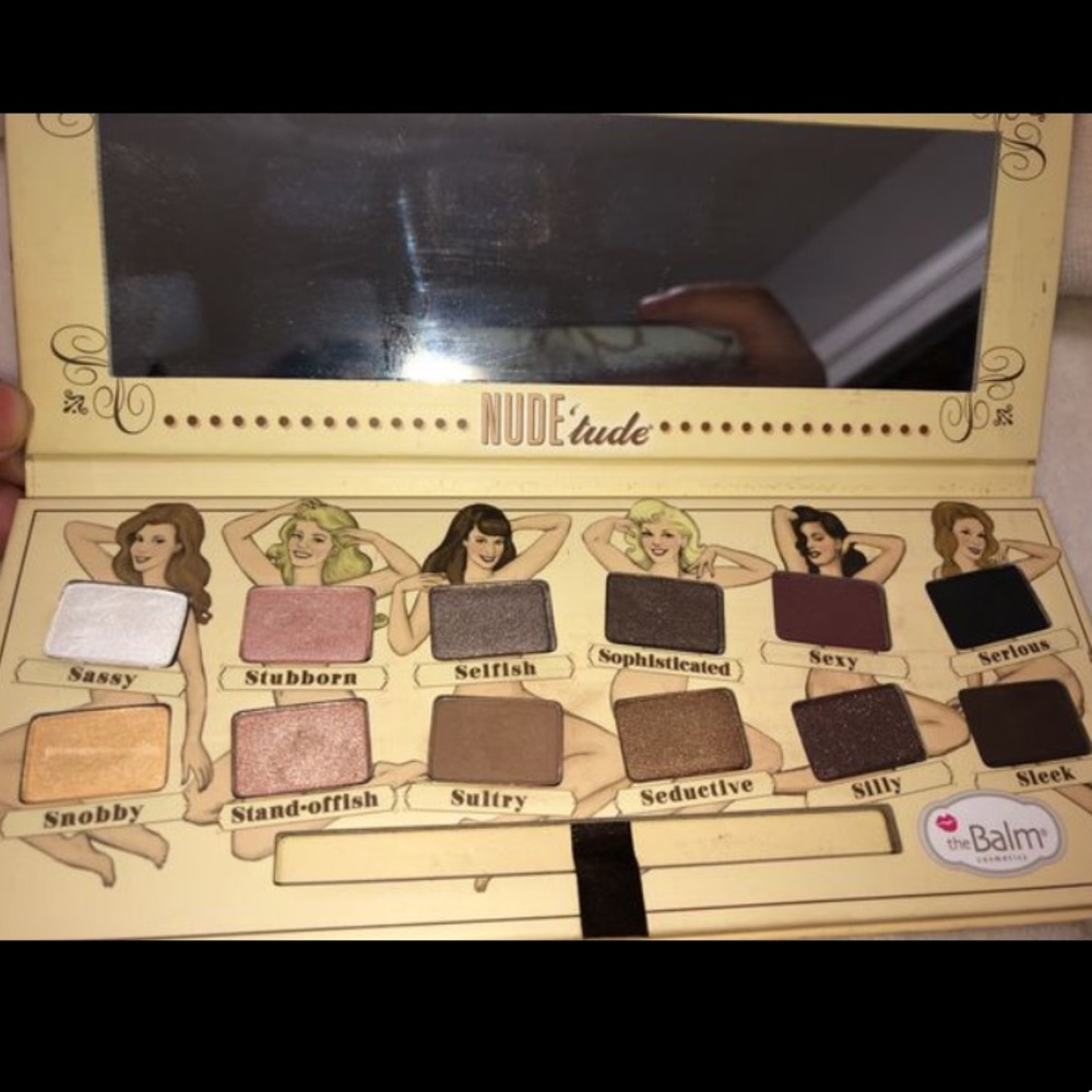 Nude eyeshadow pallet the balm
